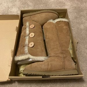 UGG BOOTS